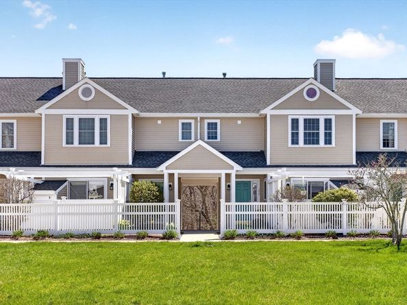 361 Tilden Commons Ln 361, Braintree MA 02184