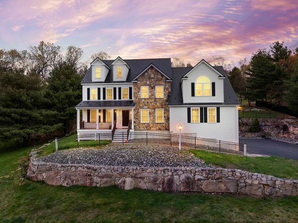 253 Shining Rock Dr, Northbridge MA 01534
