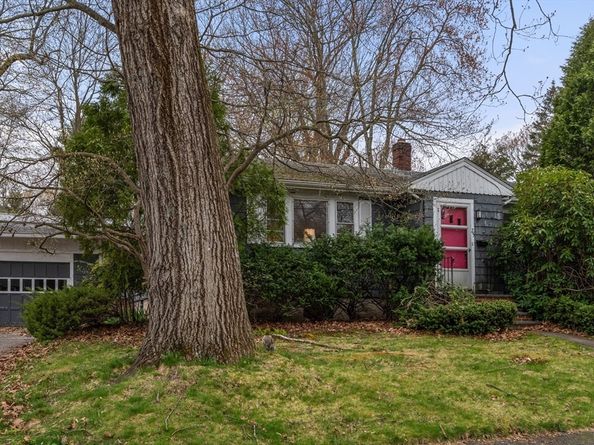 25 Spruce St, Milton MA 02186