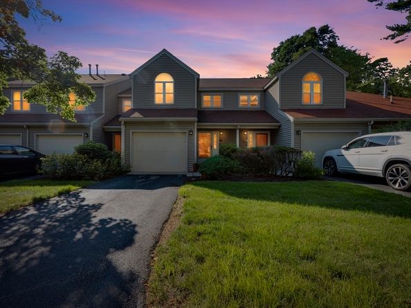 8 Woodcrest Dr 8, Oxford MA 01537