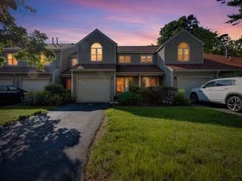 8 Woodcrest Dr