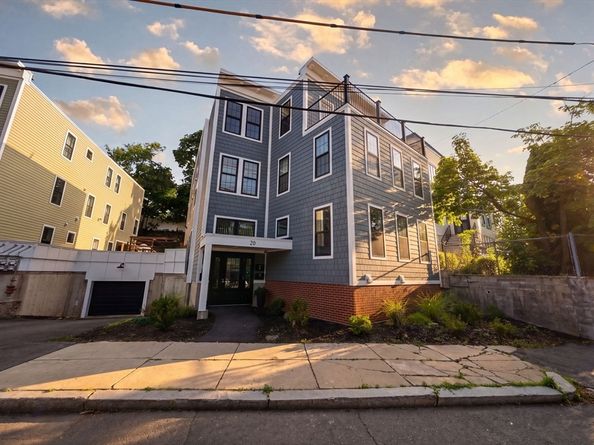 18-20 Crestway Rd PH5, Boston MA 02128