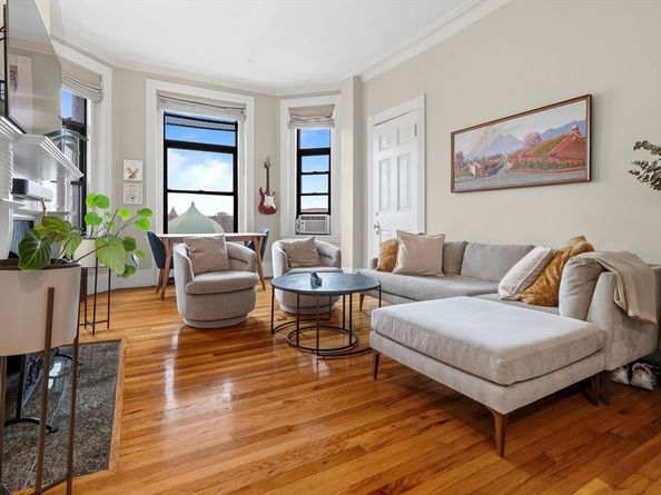 271 Dartmouth St 5H, Boston MA 02116