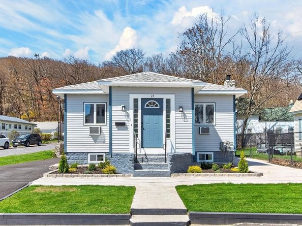 17 Hazel St, Fitchburg MA 01420