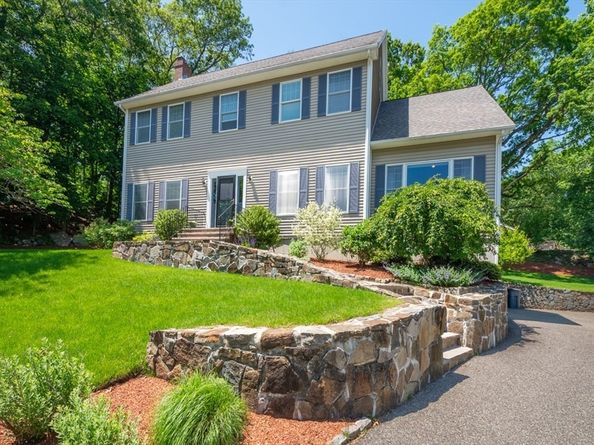 3 Paris Way, Woburn MA 01801