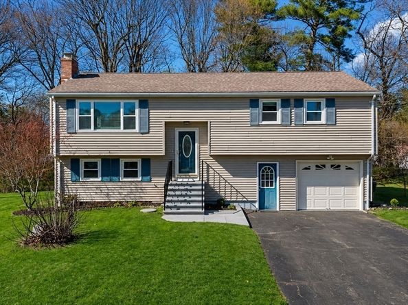 3 Lark Dr, Hudson MA 01749