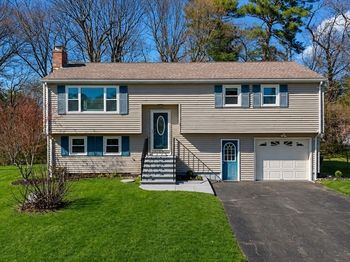 3 Lark Dr