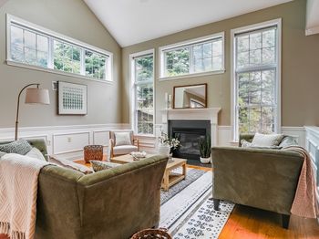 432 Boxwood Ln