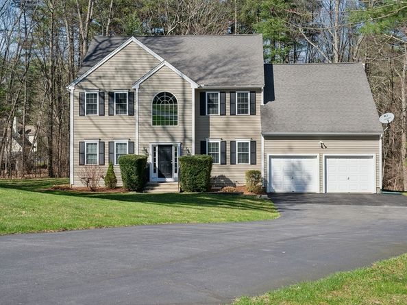 320 Lincoln Circle, Northbridge MA 01534
