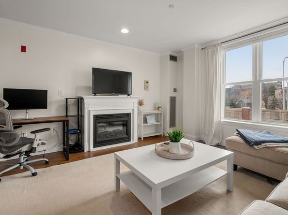 65 Chelsea St 203, Boston MA 02129