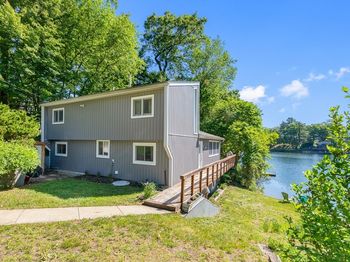 303 Lakeshore Dr