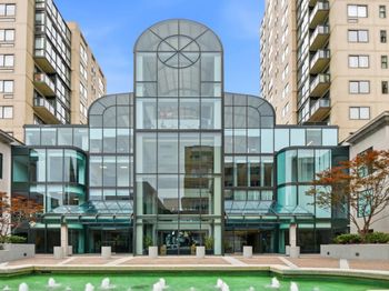 1 Daniel Burnham Court