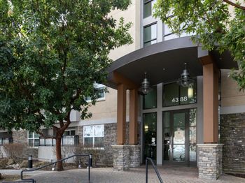 4388 El Camino Real