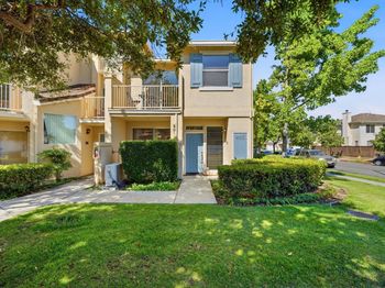 513 Manhattan Place