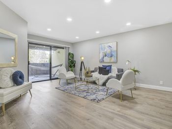 999 W Evelyn Terrace