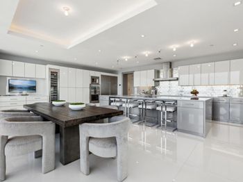 5 Renaissance Square