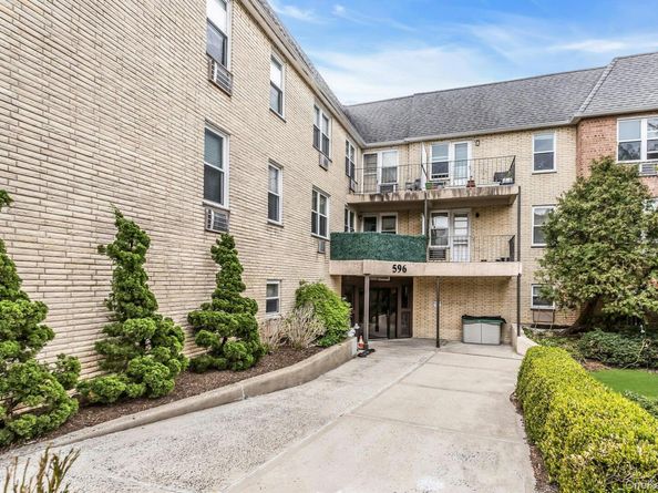 596 Broadway 17A, Lynbrook NY 11563