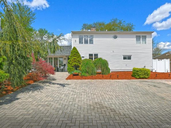 156 Farmedge Road, Levittown NY 11756