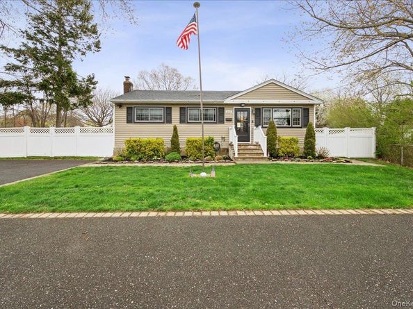347 Lakeland Avenue, Sayville NY 11782