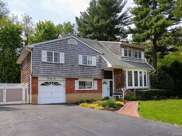26 Daniel Drive, Glen Cove NY 11542