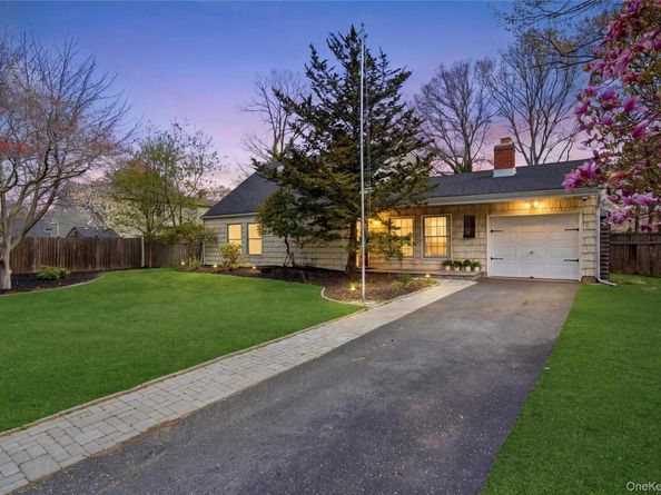 1055 Sipp Avenue, Medford NY 11763
