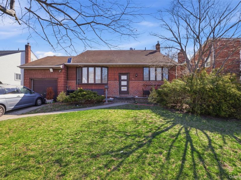 921 Edwards Boulevard, Valley Stream NY 11580