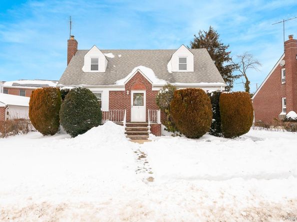 2 Parkview Place, Elmont NY 11003