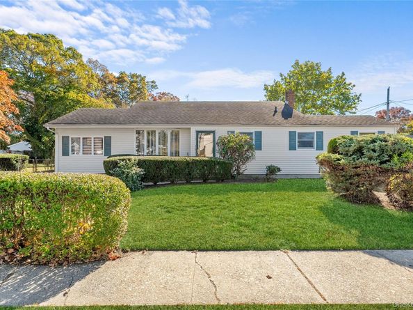 68 7th Street, Bay Shore NY 11706