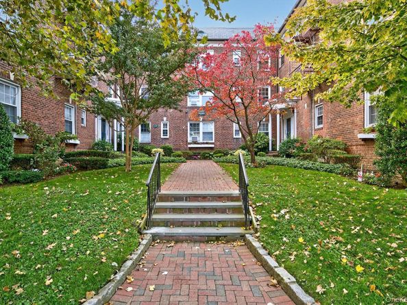 8 Welwyn Road 3F, Great Neck NY 11021