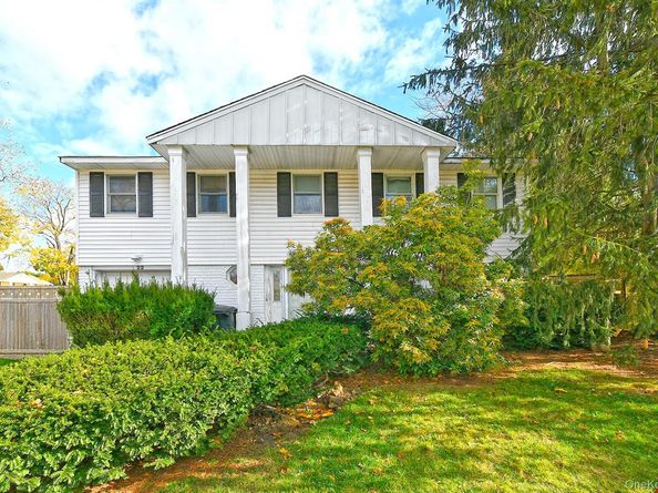 22 Suttonwood Drive, Commack NY 11725
