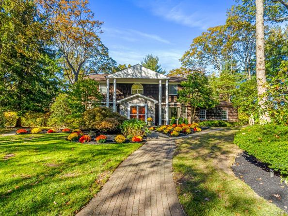 29 Winter Lane, Dix Hills NY 11746