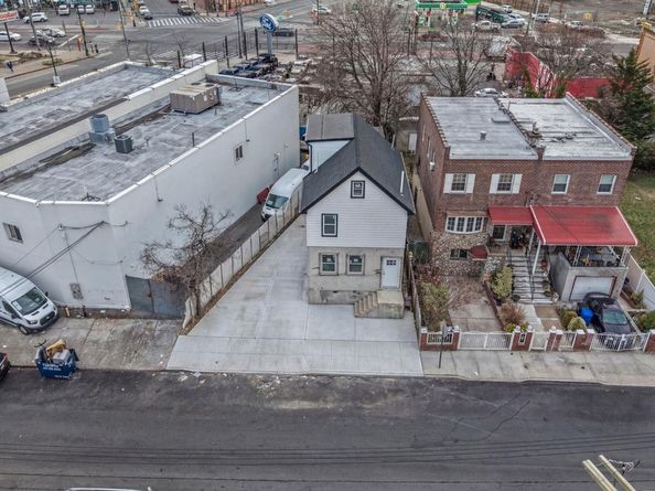 1148 E 211th Street, Bronx NY 10469