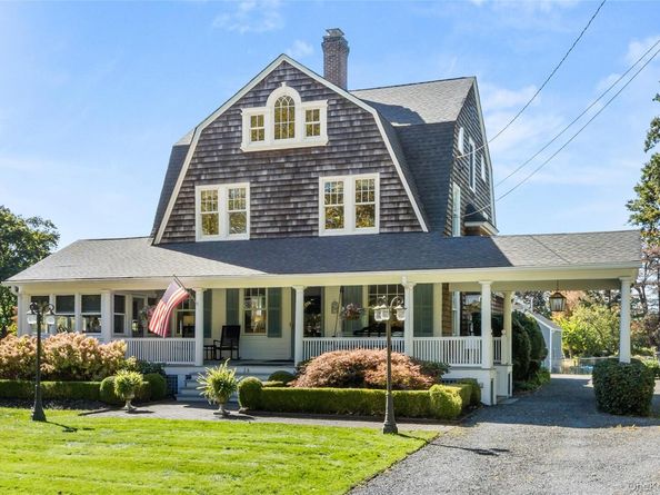 28 S Montgomery Avenue, Bay Shore NY 11706