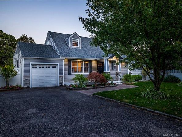 895 Sycamore Avenue, Bohemia NY 11716