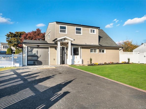 9 Autumn Lane, Hicksville NY 11801