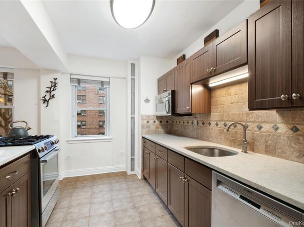 235 Garth Road E2A, Scarsdale NY 10583