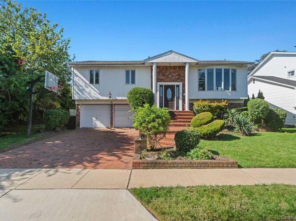 8 Gale Drive, North Woodmere NY 11581