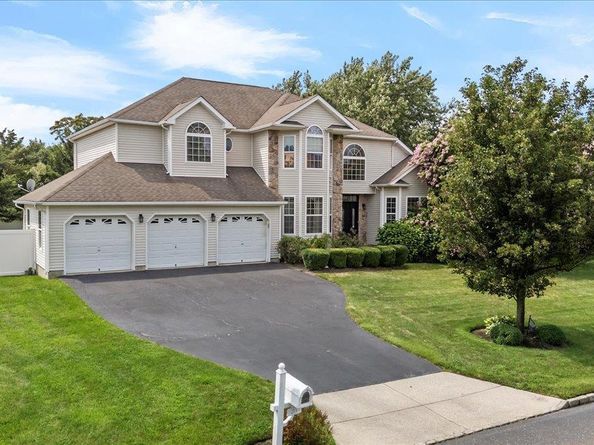 23 Island Trail, Mount Sinai NY 11766