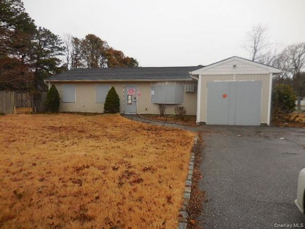 2 Hollow Street, Bellport NY 11713