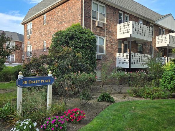 30 Daley Place 146, Lynbrook NY 11563