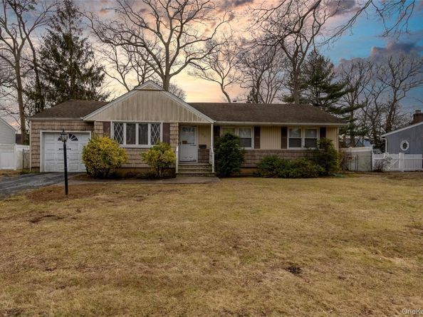 106 Powell Court, North Babylon NY 11703