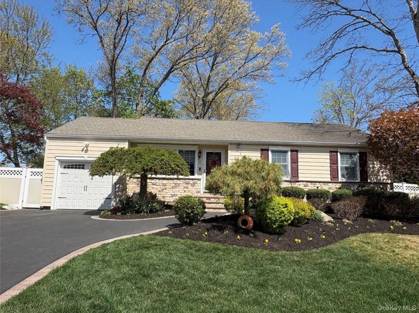 3 Norma Lane, Kings Park NY 11754