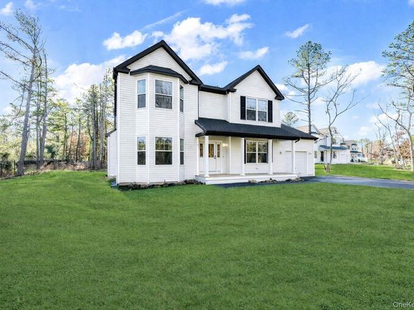 7 Henkel Road, Lake Grove NY 11755