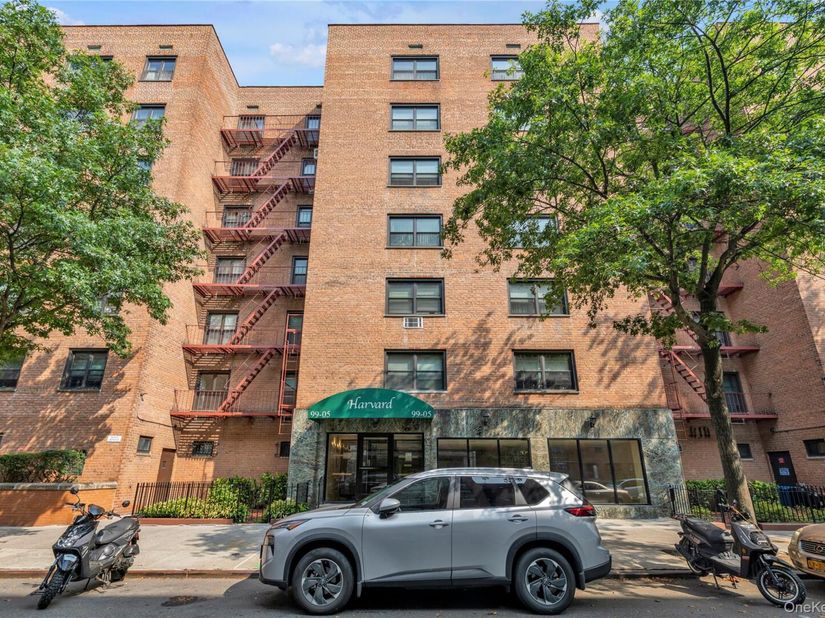 99-05 59 Ave Ave 6B, Corona NY 11368