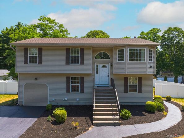 185 Magnolia Drive, Selden NY 11784