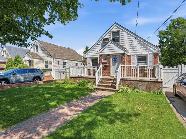 10 Everett Street, Valley Stream NY 11580