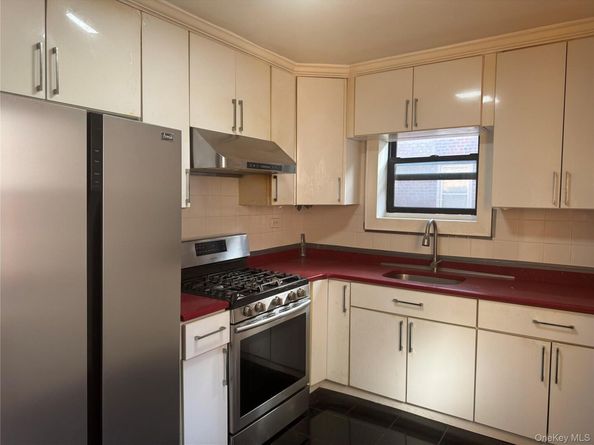 14336 Barclay Avenue 5H, Flushing NY 11355