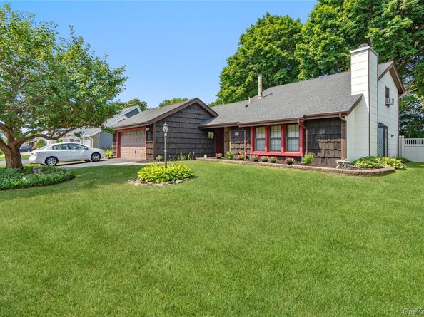 820 Greenbelt Parkway W, Holbrook NY 11741