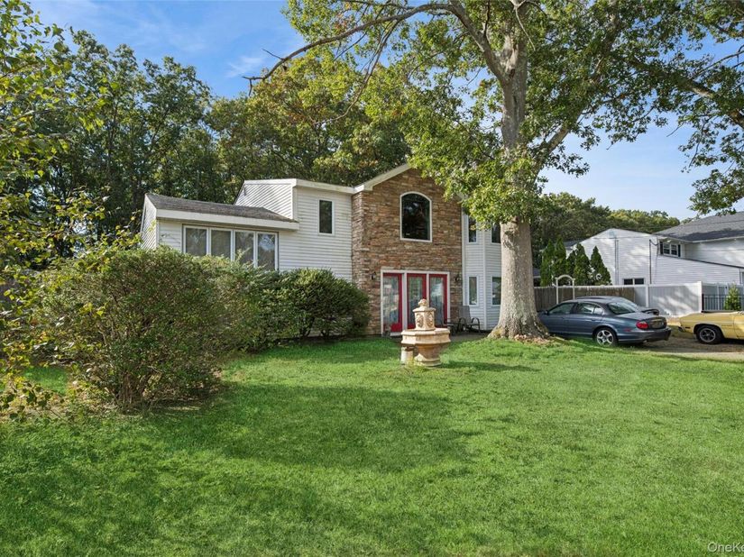 10 Elk Lane, South Setauket NY 11720
