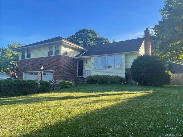 25 Reed Lane, Westbury NY 11590